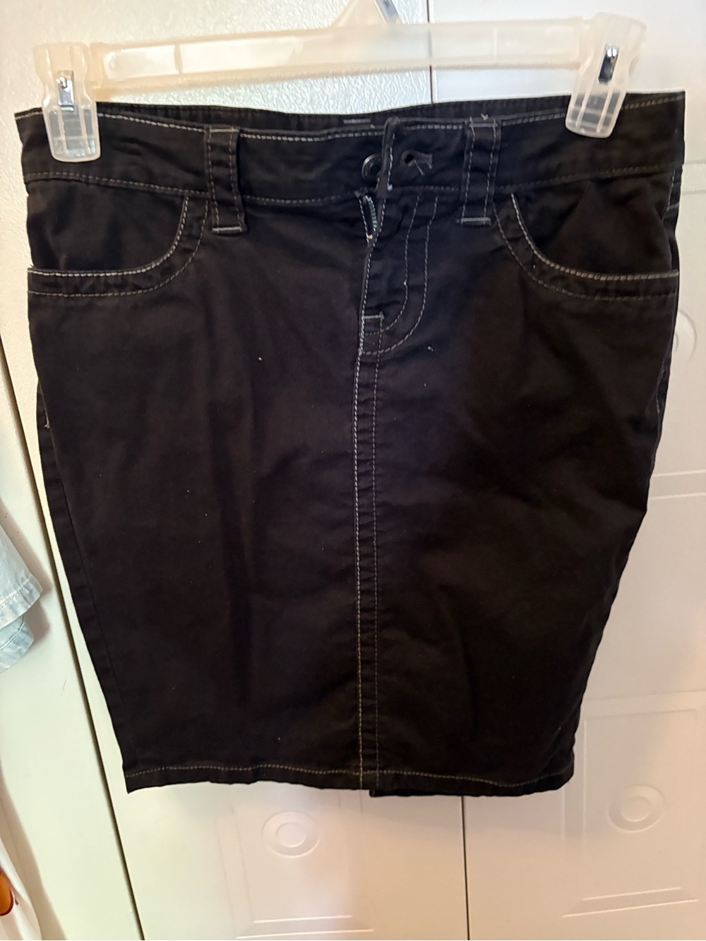 LONDONJEAN Black Pencil Skirt with Contrast Stitching